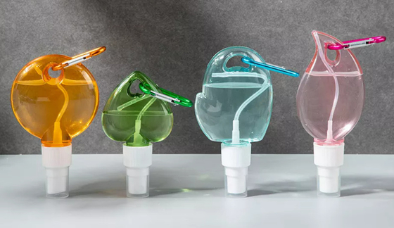 O coração plástico do gancho da corrente chave da garrafa do Sanitizer da mão 50ml deu forma